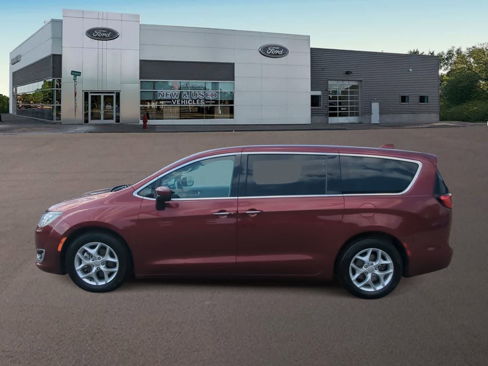 Thumbnail: 2017 Chrysler Pacifica - 7