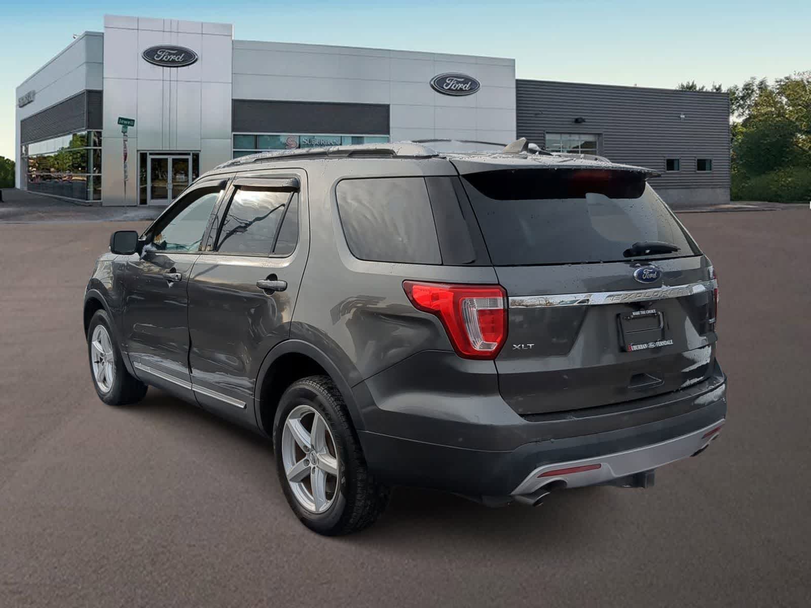 Thumbnail: 2016 Ford Explorer - 8