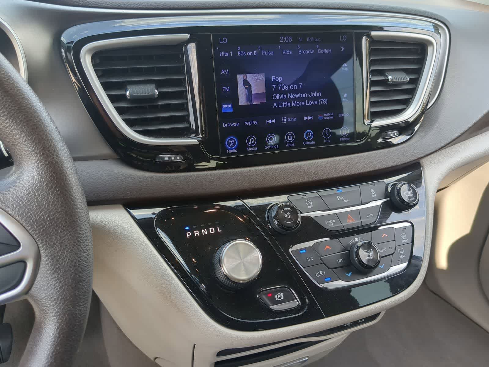 Thumbnail: 2017 Chrysler Pacifica - 32