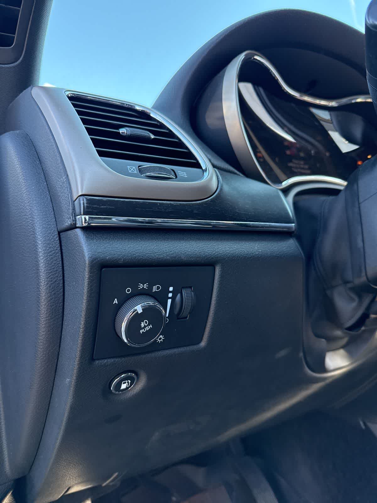 Thumbnail: 2015 Jeep Grand Cherokee - 14