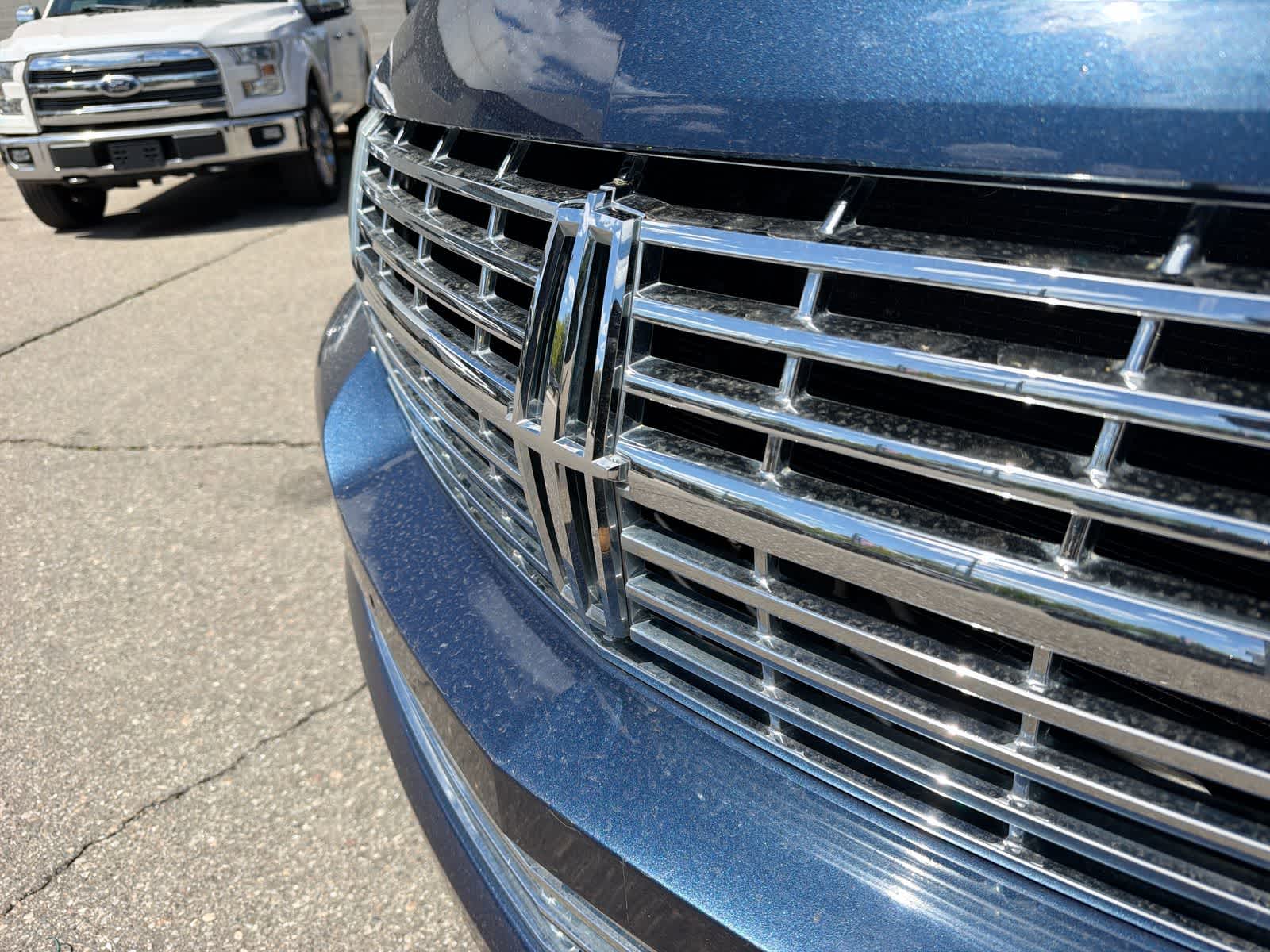 Thumbnail: 2013 Lincoln Navigator - 16