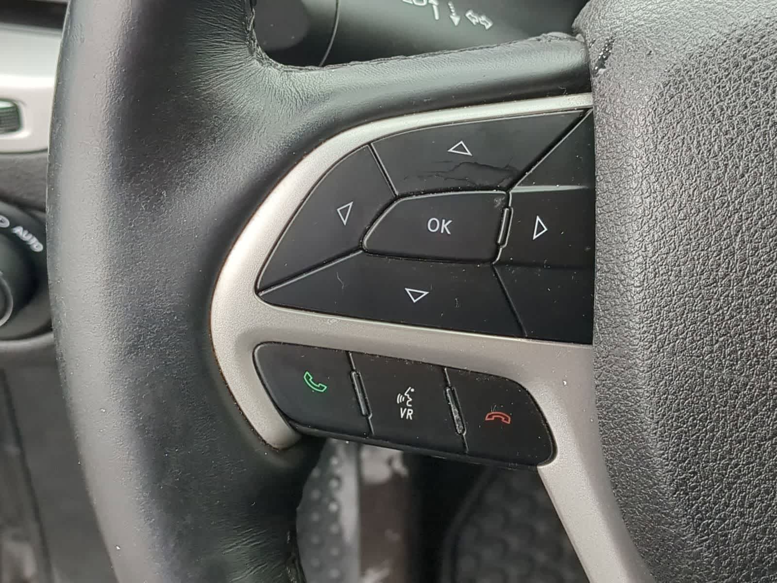 Thumbnail: 2018 Jeep Cherokee - 28