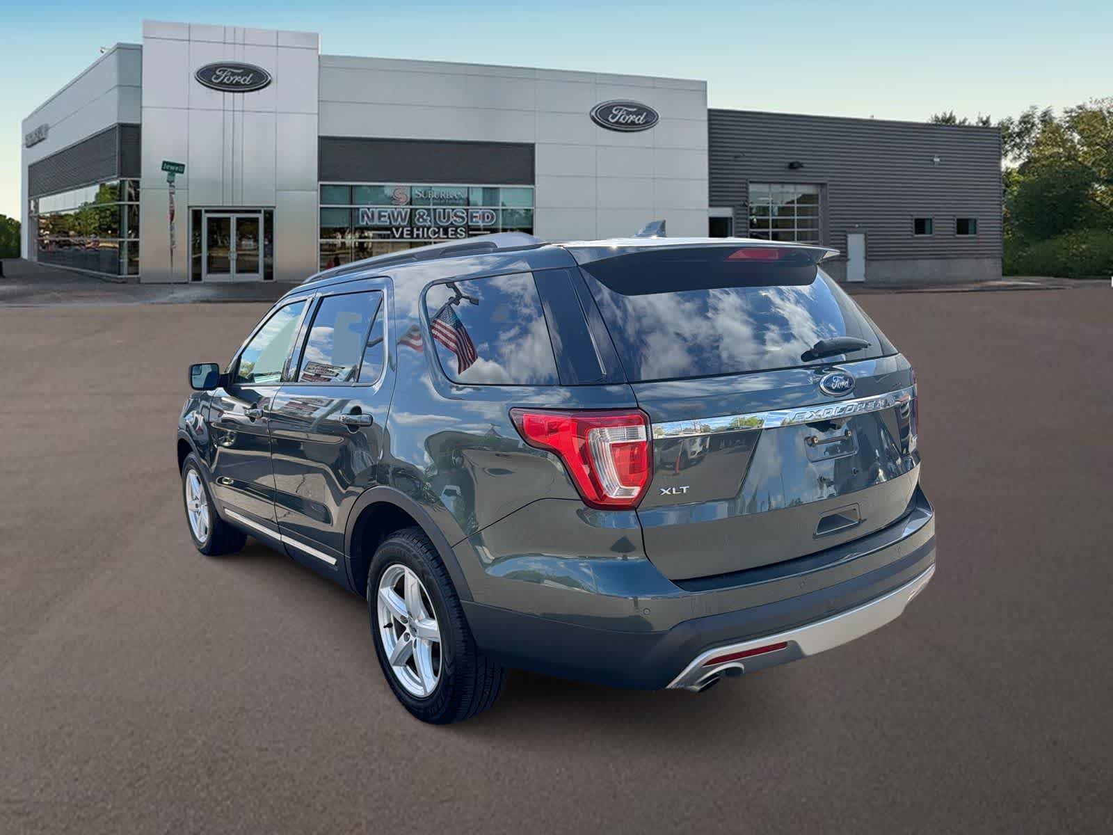 Thumbnail: 2016 Ford Explorer - 8
