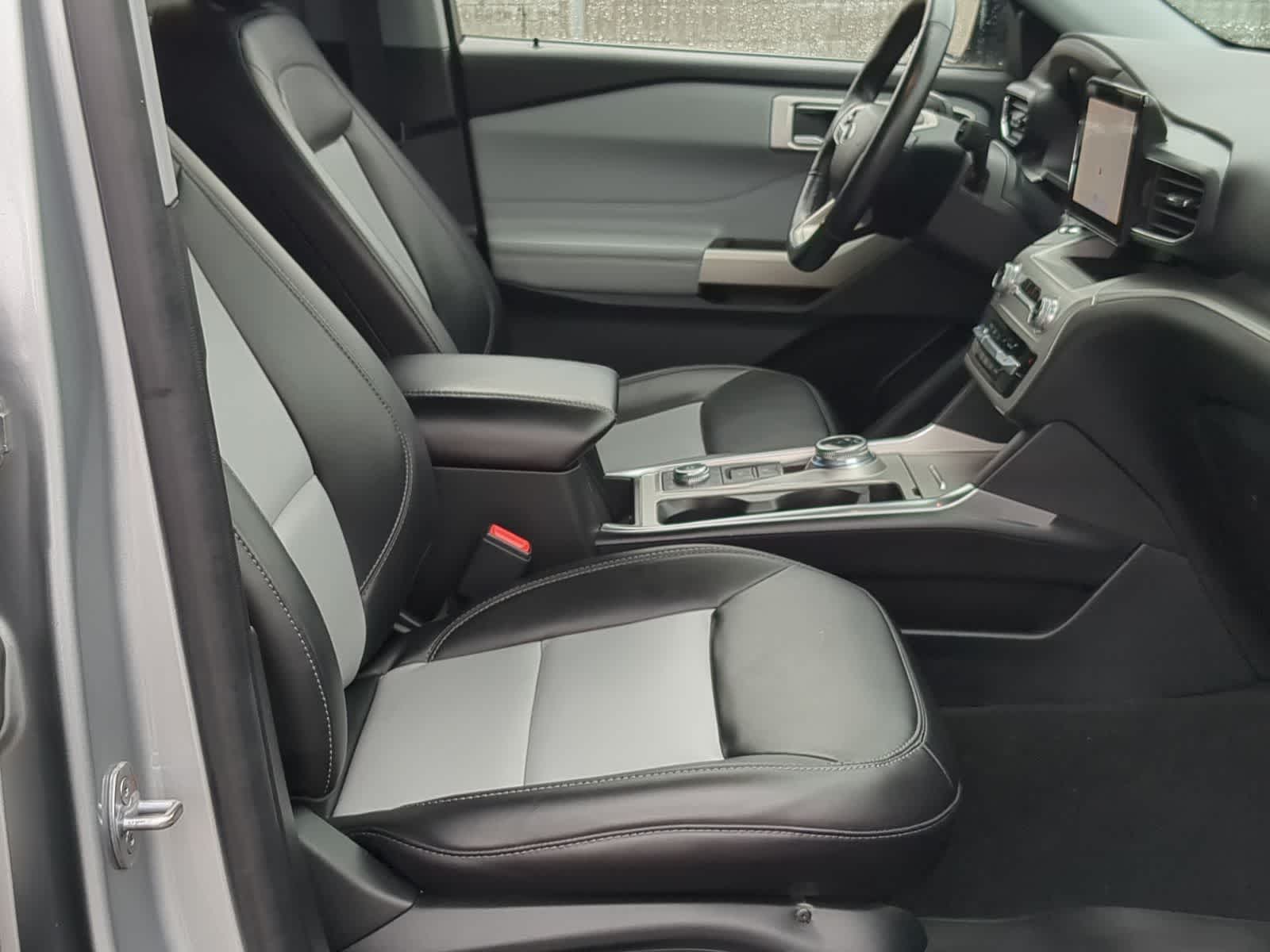 Thumbnail: 2022 Ford Explorer - 28