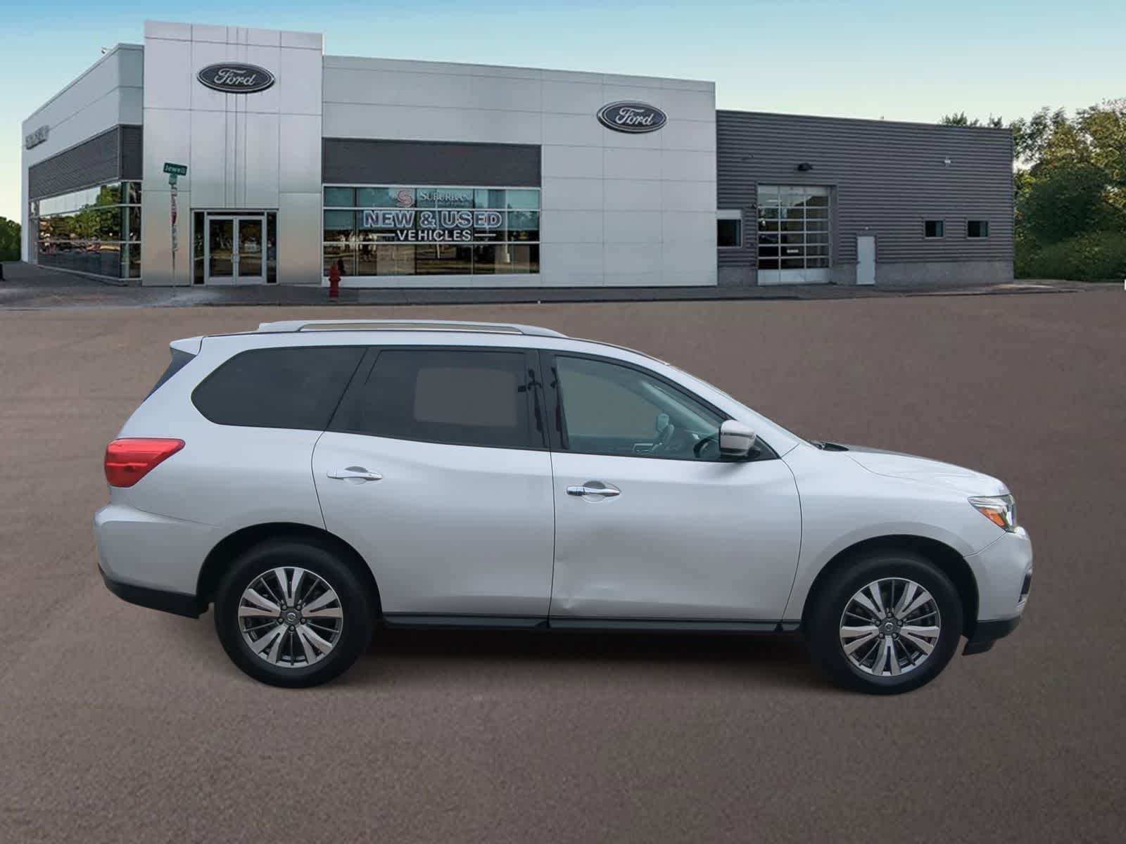Thumbnail: 2019 Nissan Pathfinder - 10