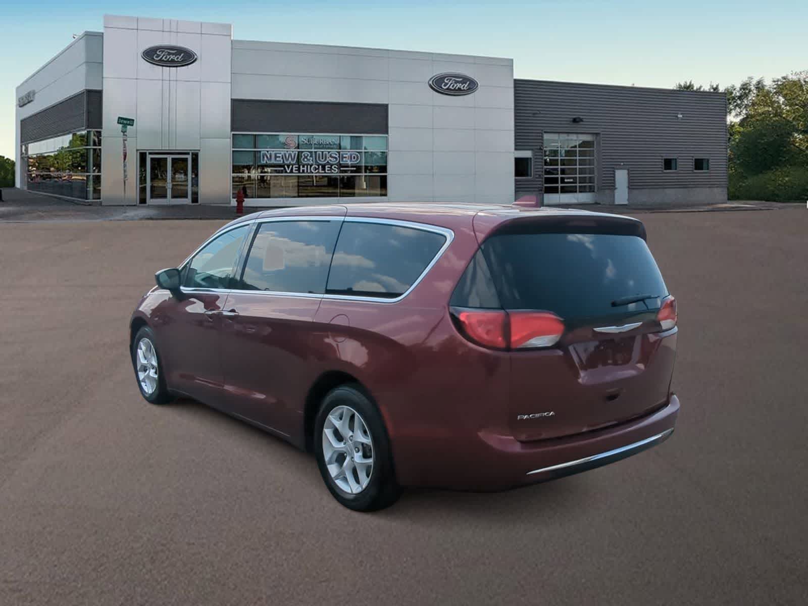 Thumbnail: 2017 Chrysler Pacifica - 8