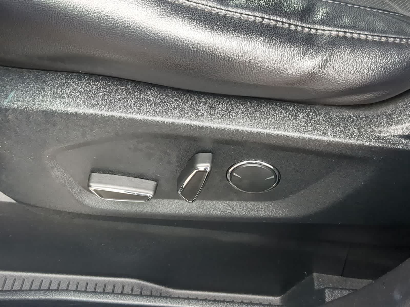 Thumbnail: 2017 Ford Edge - 23