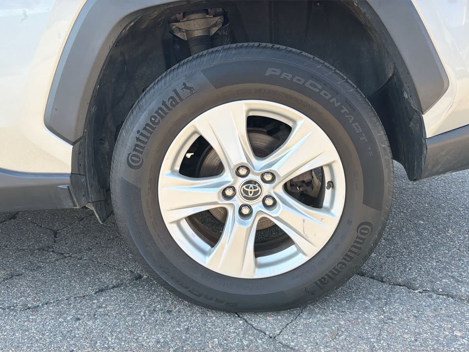 Thumbnail: 2019 Toyota RAV4 - 15