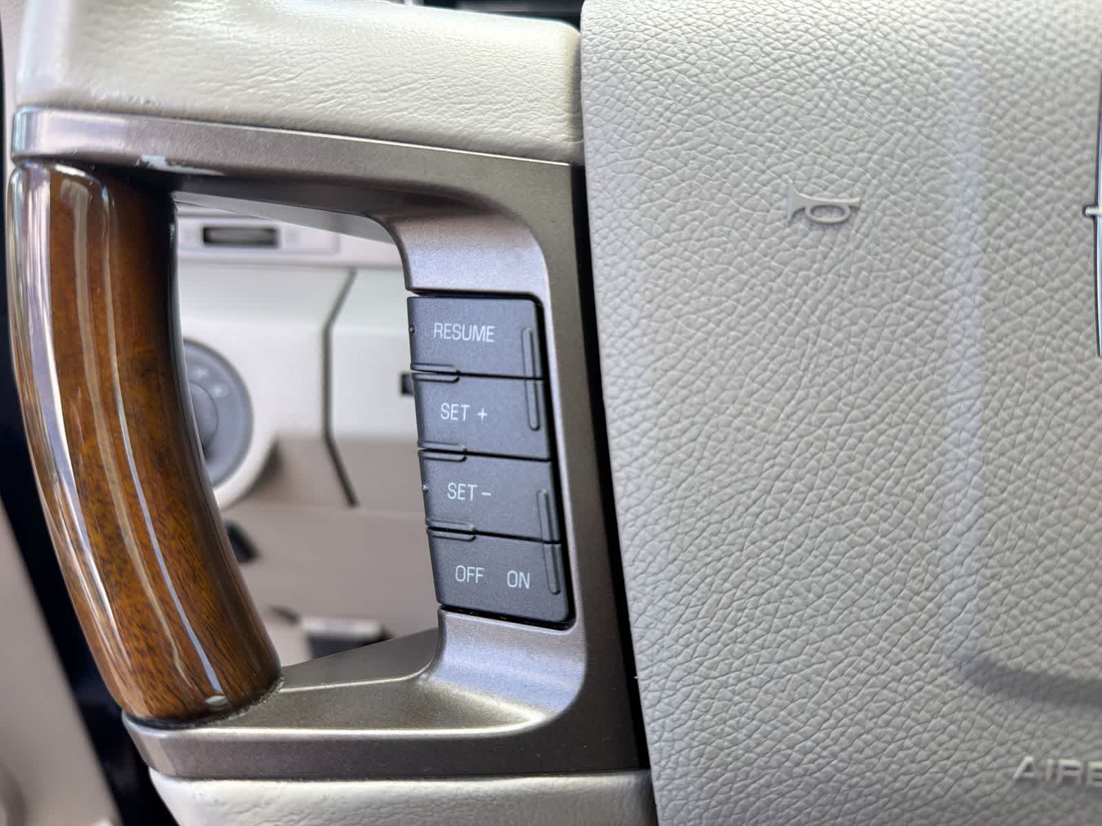 Thumbnail: 2013 Lincoln Navigator - 28