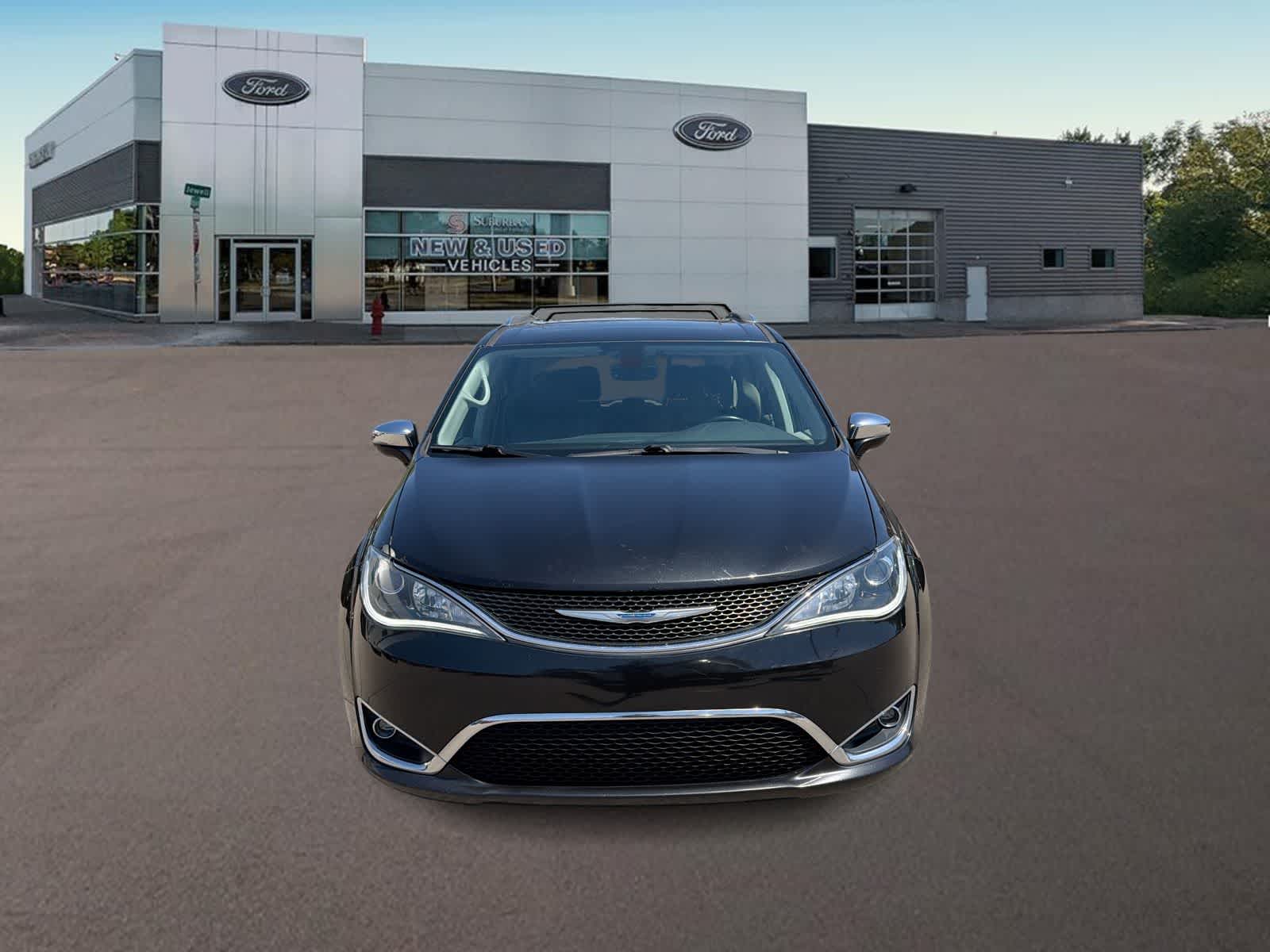 Thumbnail: 2018 Chrysler Pacifica - 3