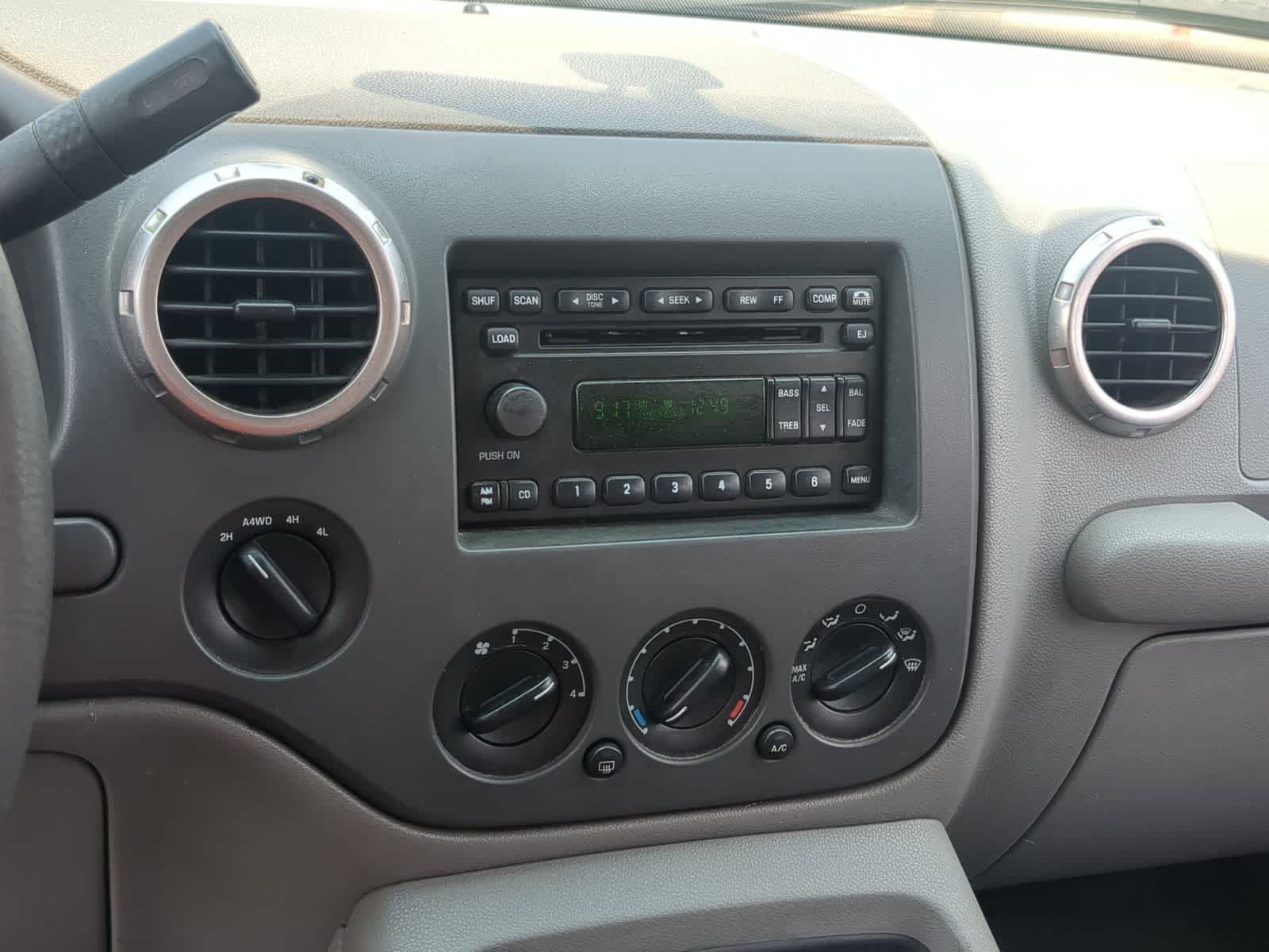 Thumbnail: 2004 Ford Expedition - 26