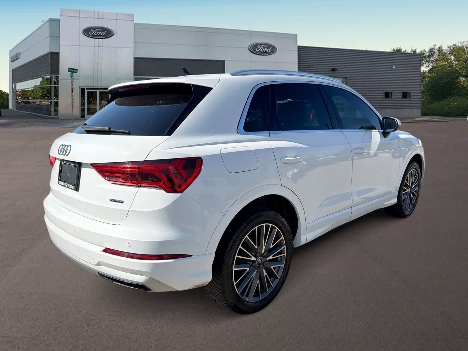Thumbnail: 2022 Audi Q3 - 10