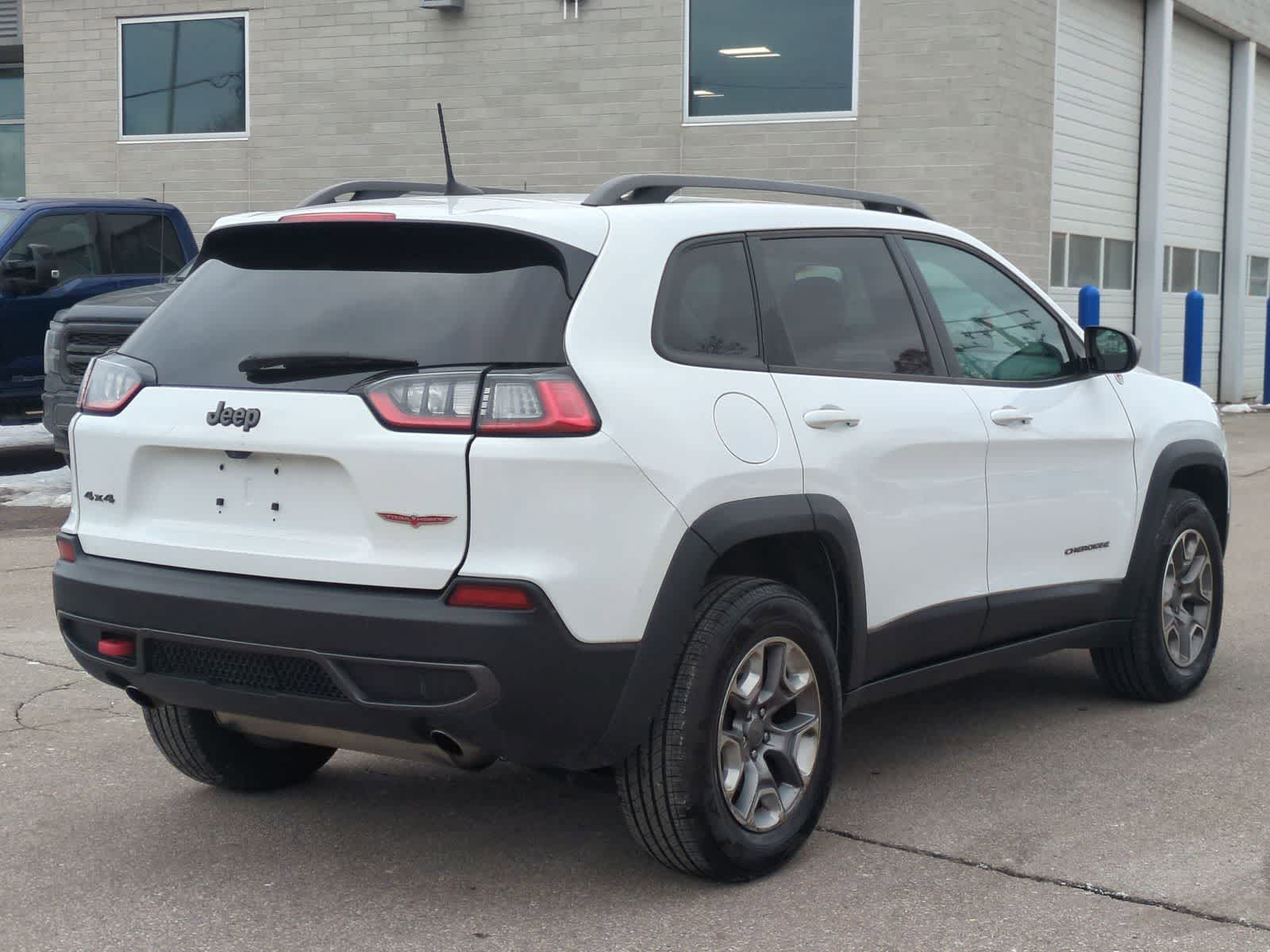 Thumbnail: 2020 Jeep Cherokee - 17