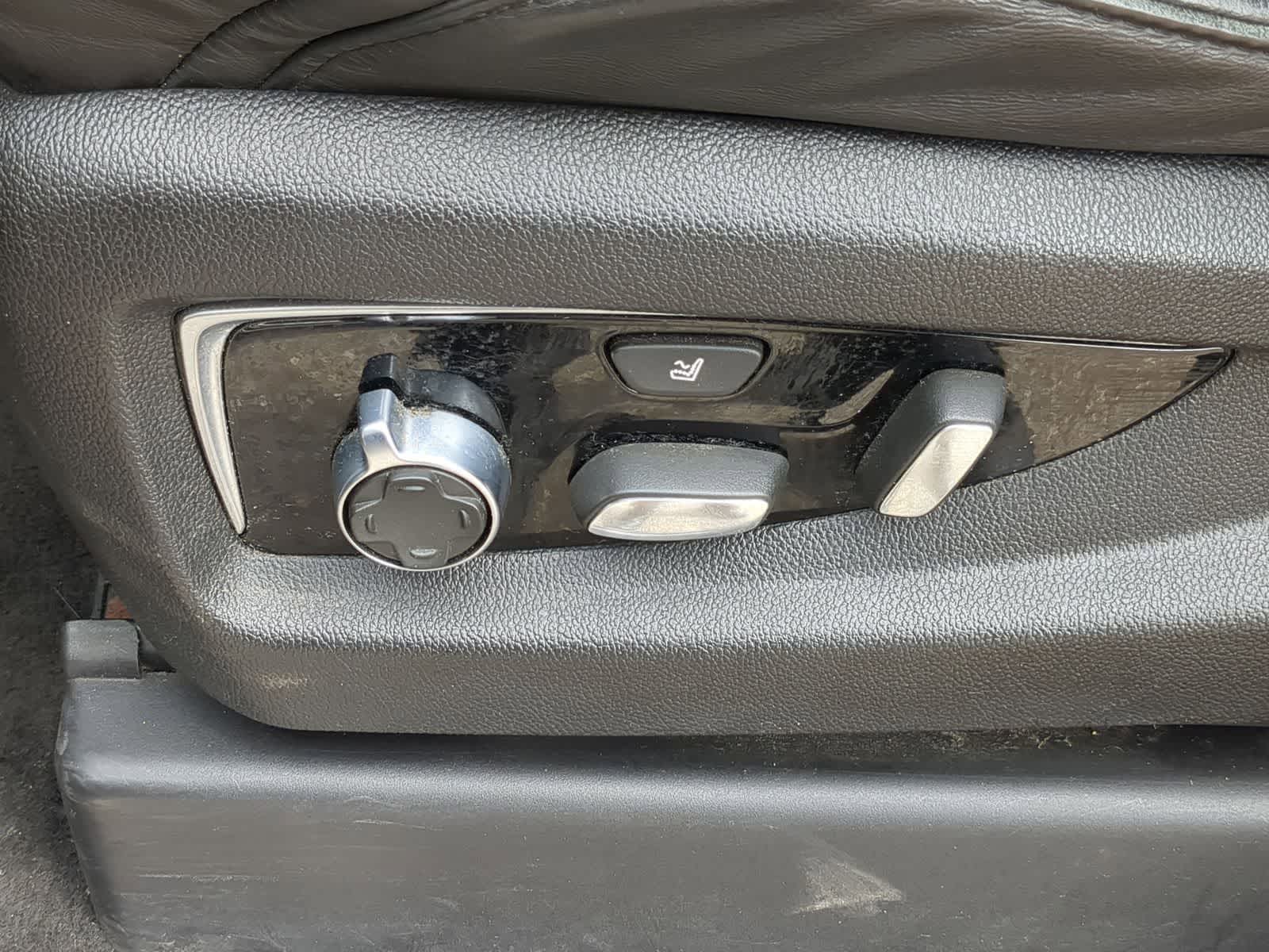 Thumbnail: 2016 Cadillac Escalade - 23