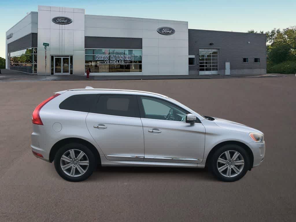 Thumbnail: 2017 Volvo XC60 - 11