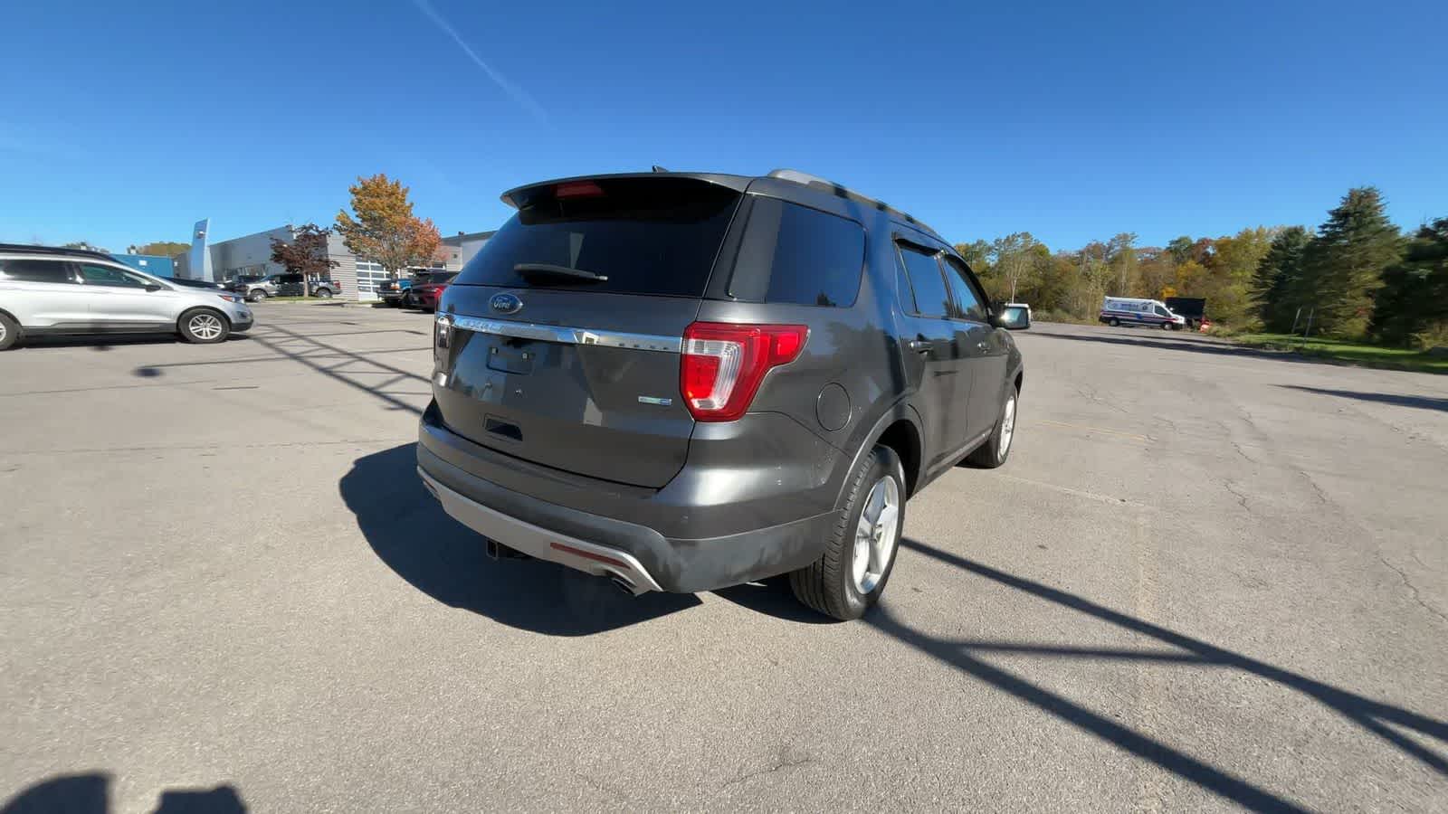 Thumbnail: 2016 Ford Explorer - 9