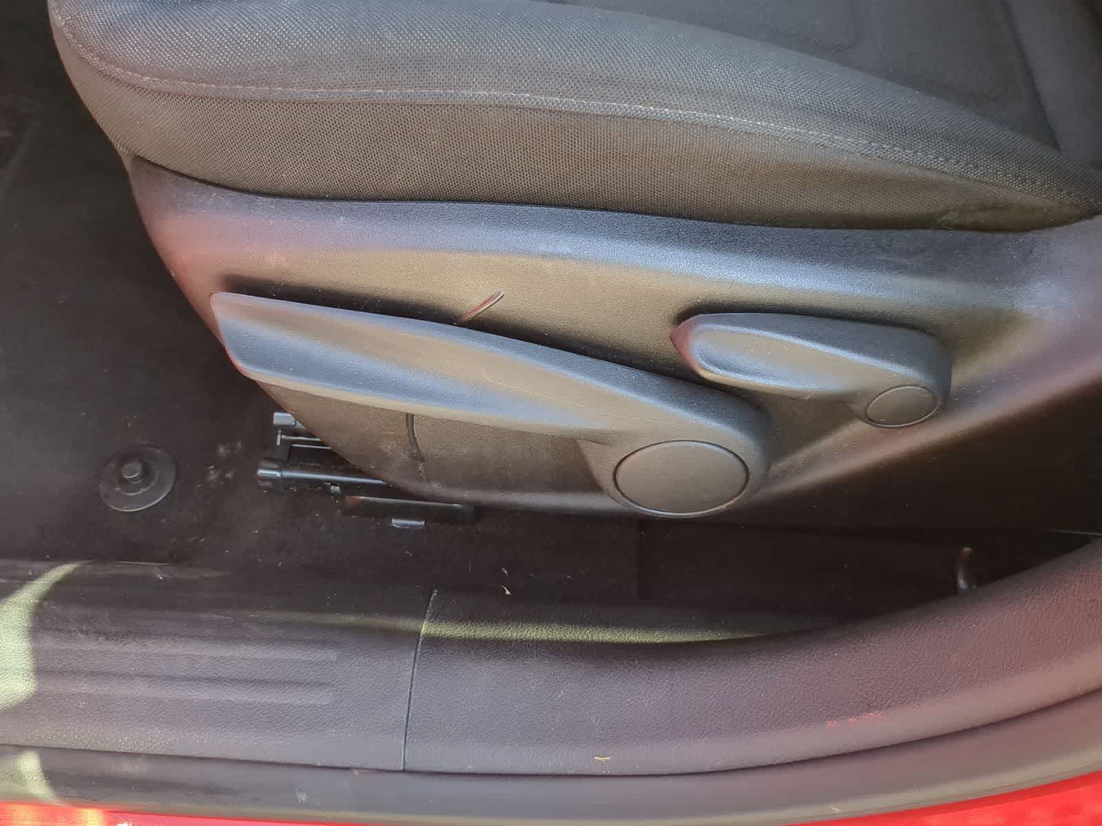 Thumbnail: 2019 Jeep Renegade - 18