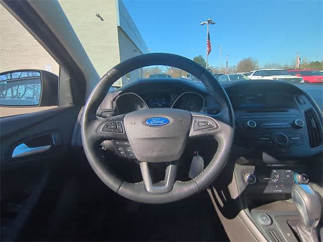 2015 Ford Focus SE 21