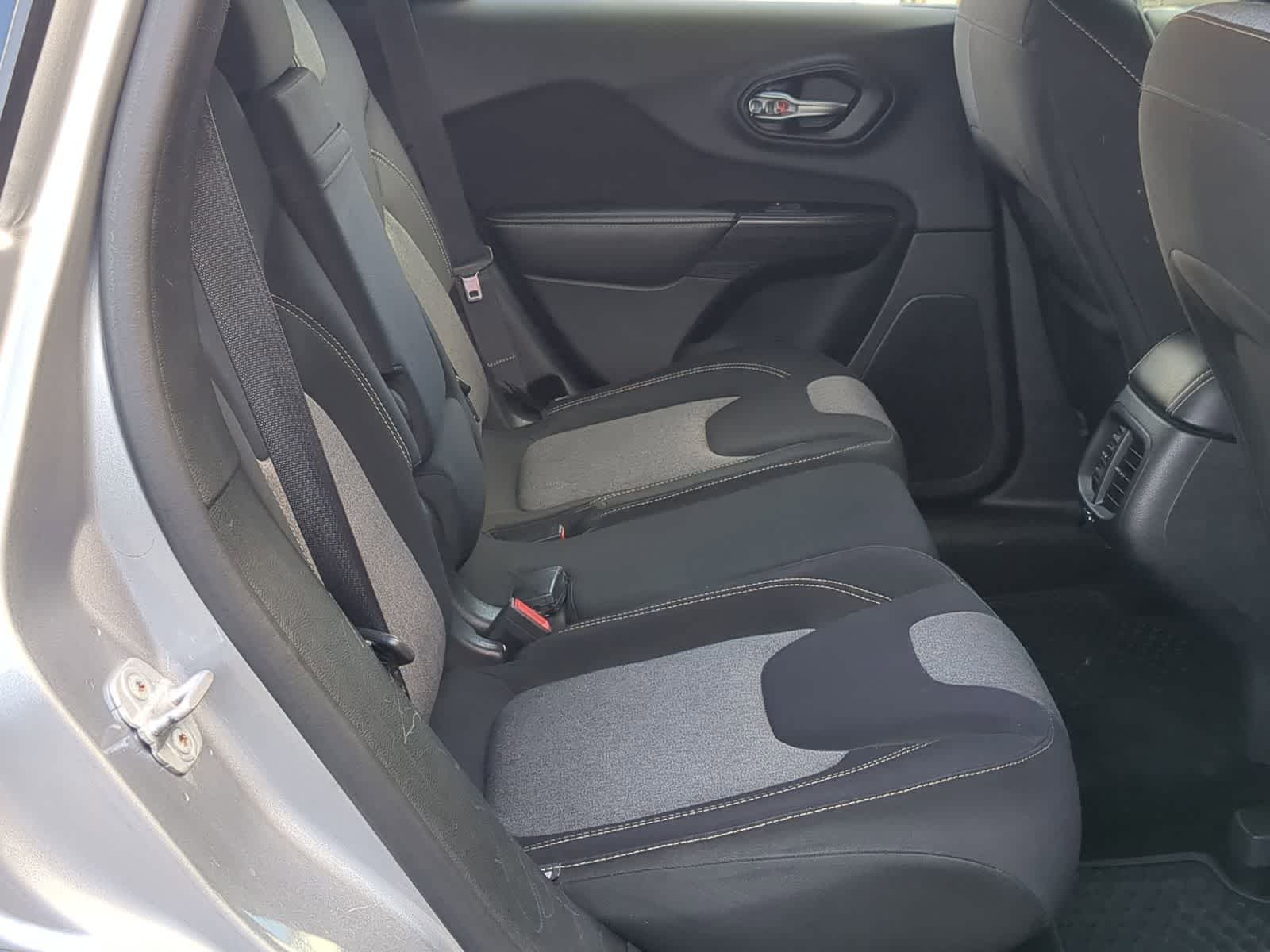 Thumbnail: 2014 Jeep Cherokee - 25