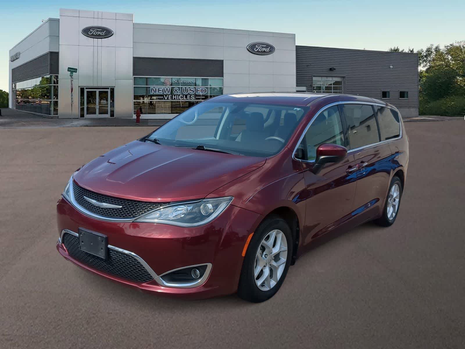 Thumbnail: 2017 Chrysler Pacifica - 5