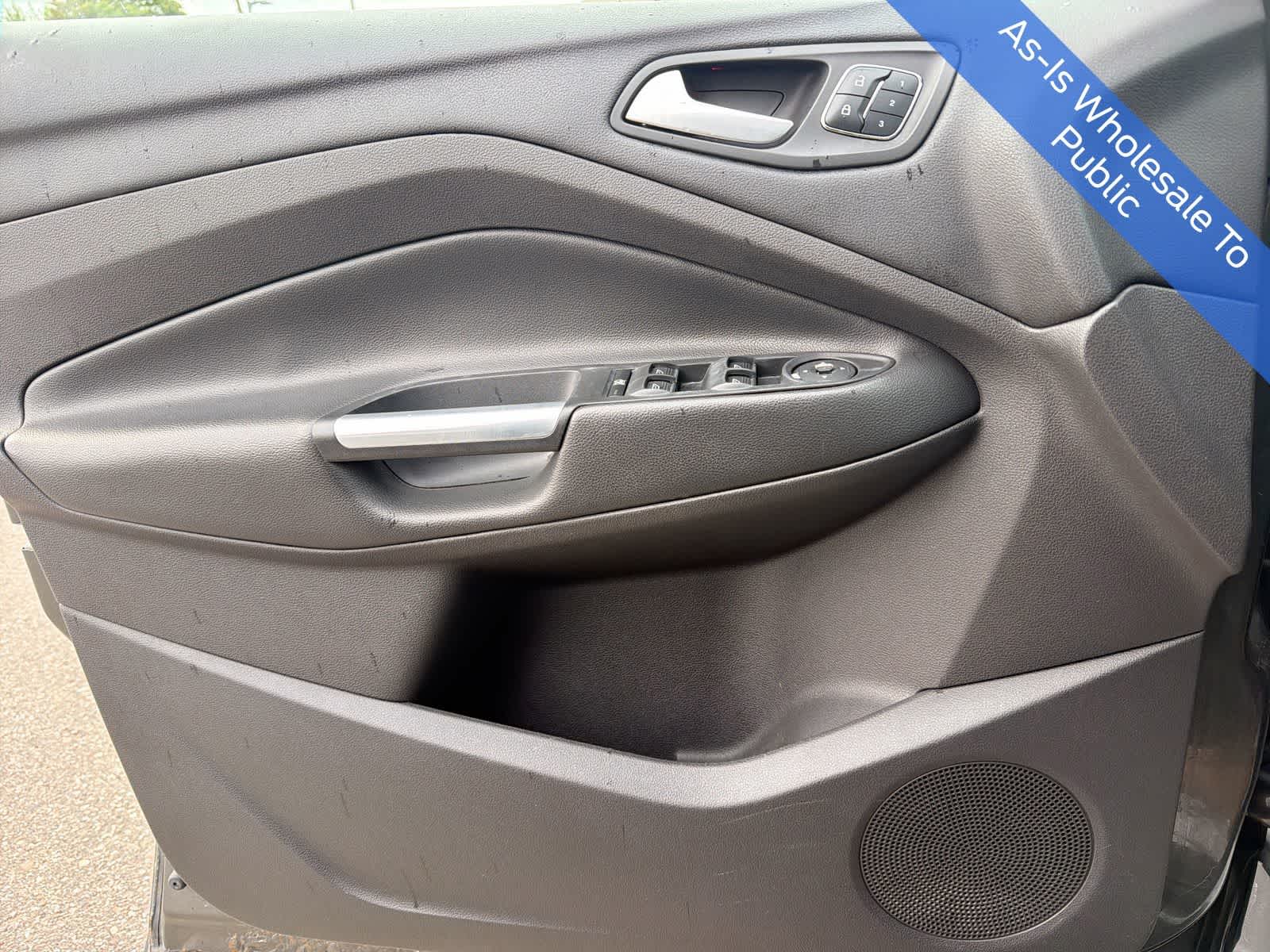 Thumbnail: 2015 Ford Escape - 32