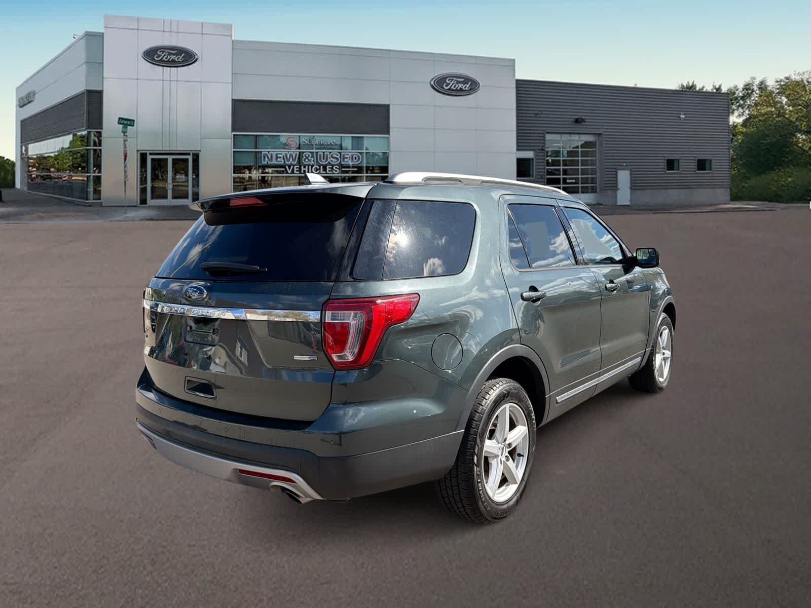 Thumbnail: 2016 Ford Explorer - 11