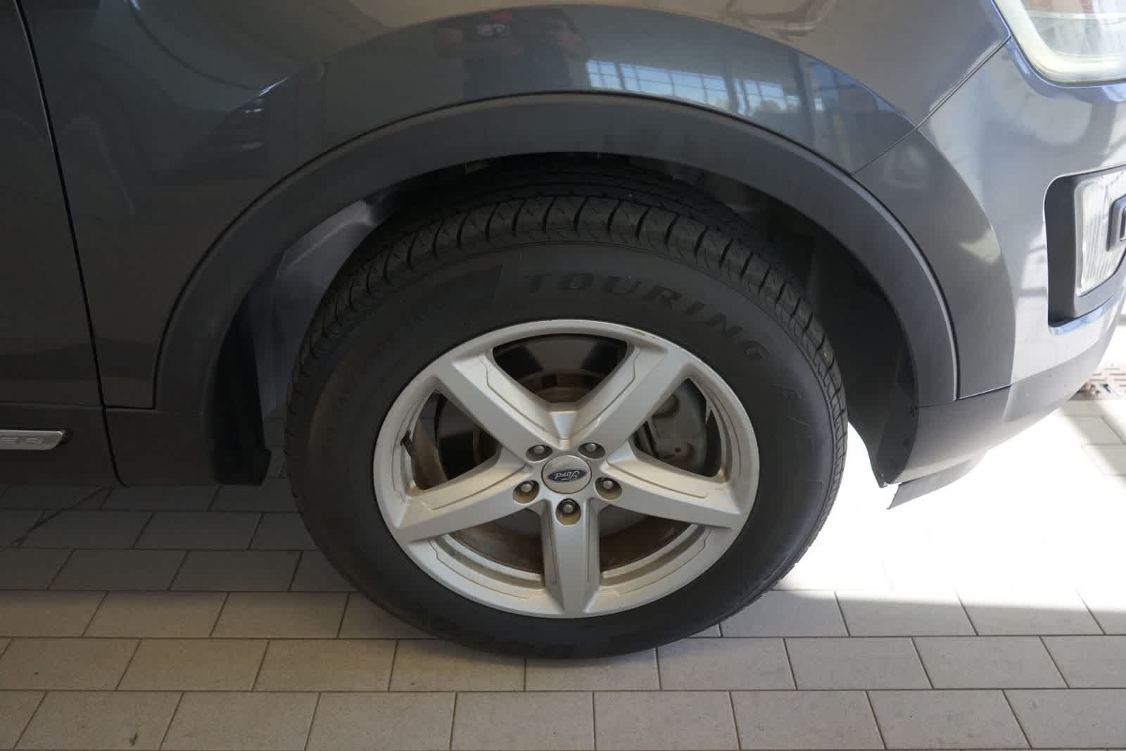 Thumbnail: 2016 Ford Explorer - 15