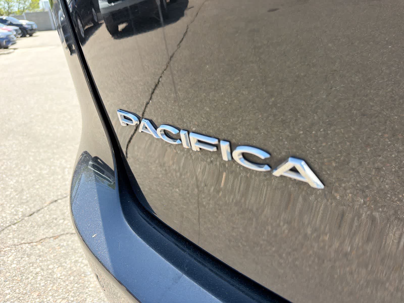 Thumbnail: 2018 Chrysler Pacifica - 14