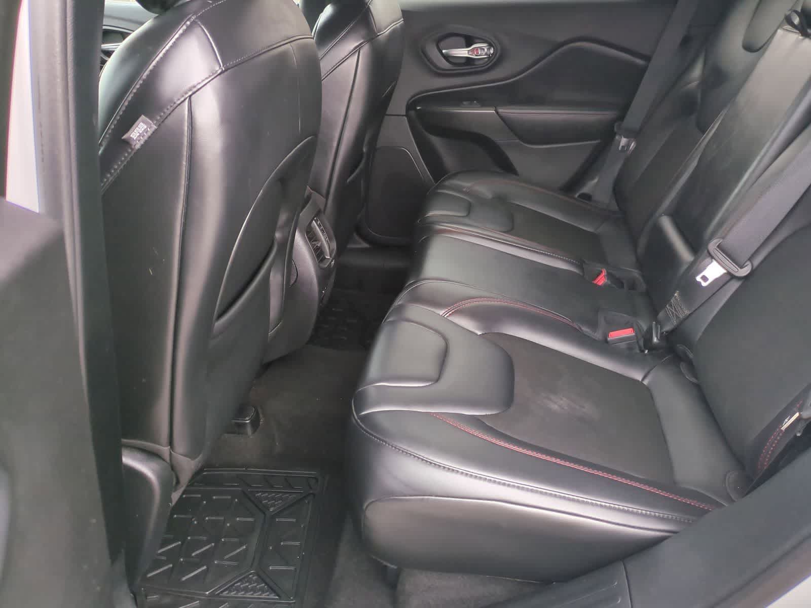 Thumbnail: 2020 Jeep Cherokee - 30