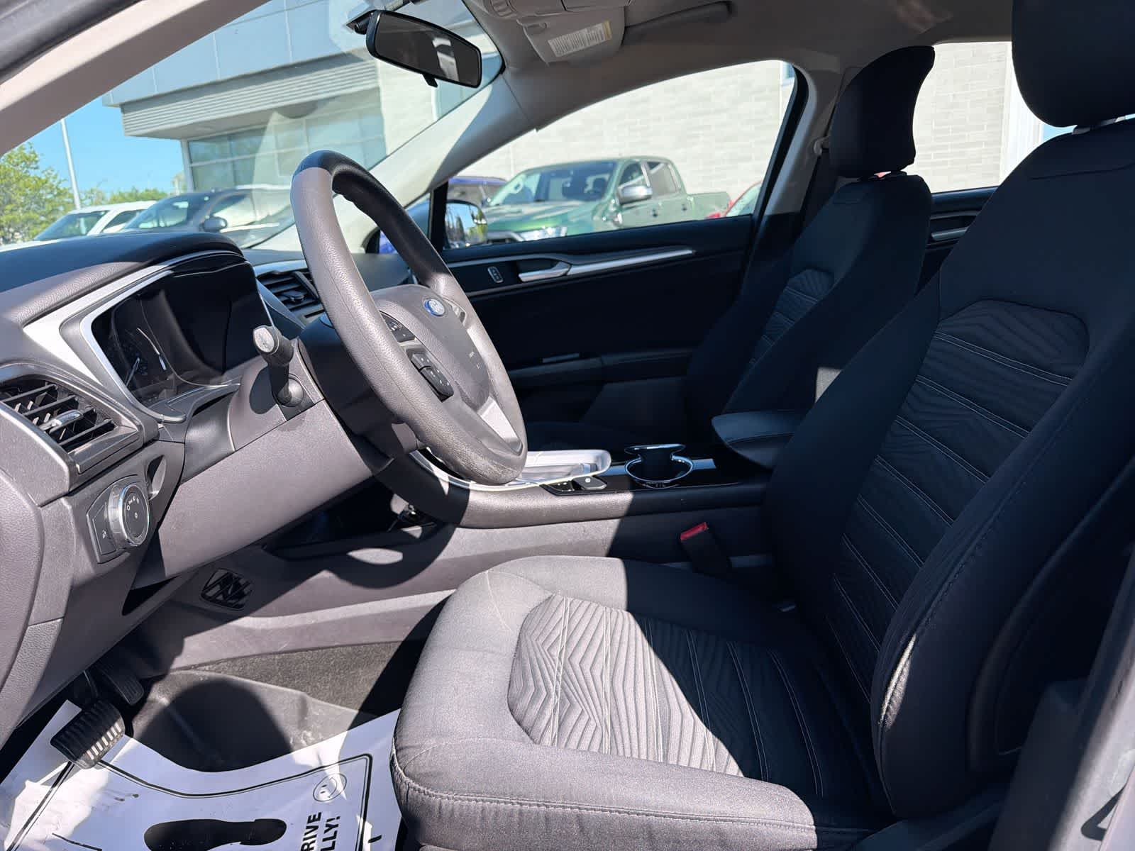 Thumbnail: 2016 Ford Fusion - 11