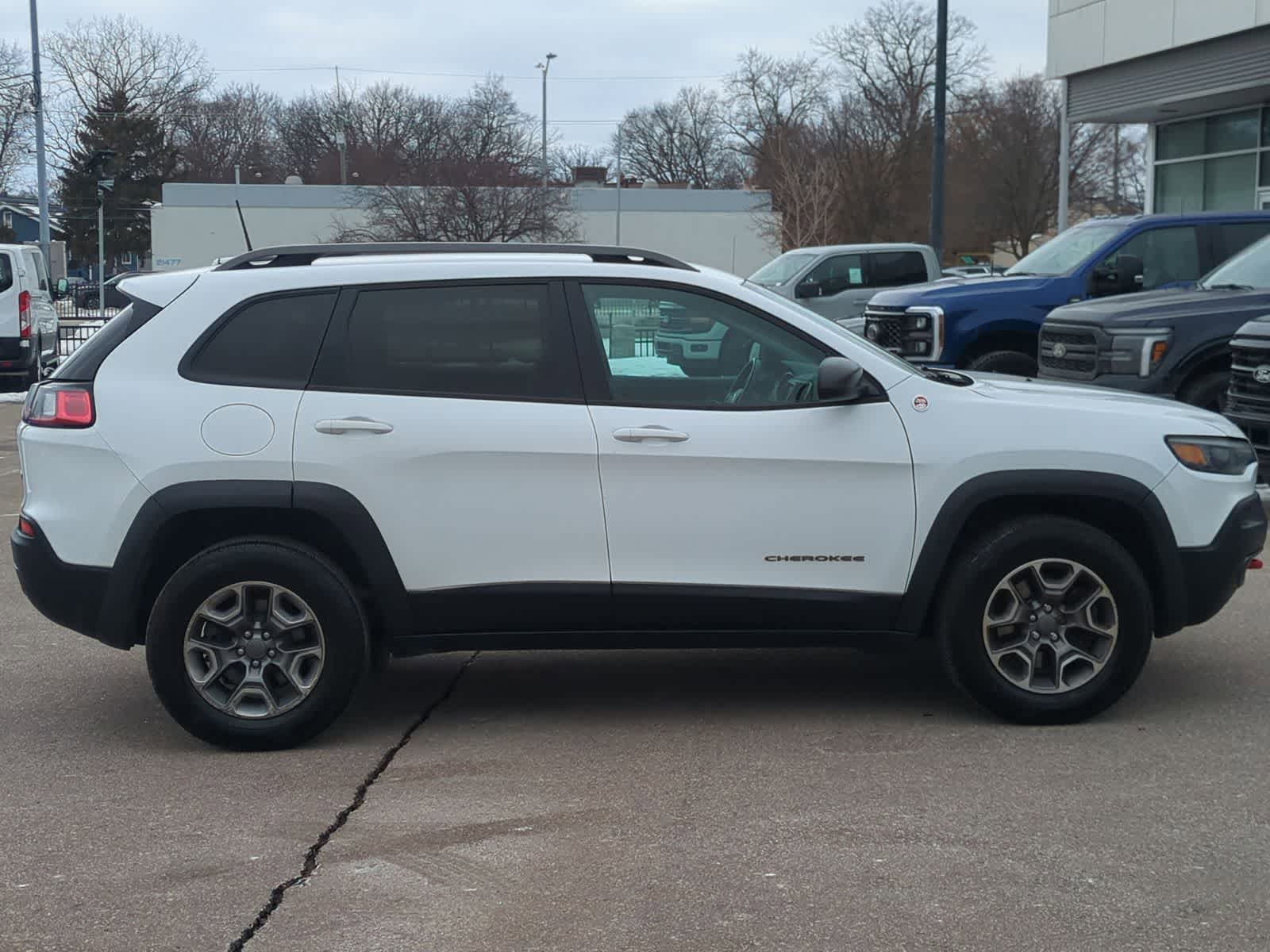 Thumbnail: 2020 Jeep Cherokee - 18