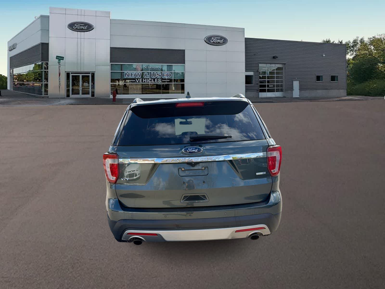 Thumbnail: 2016 Ford Explorer - 10