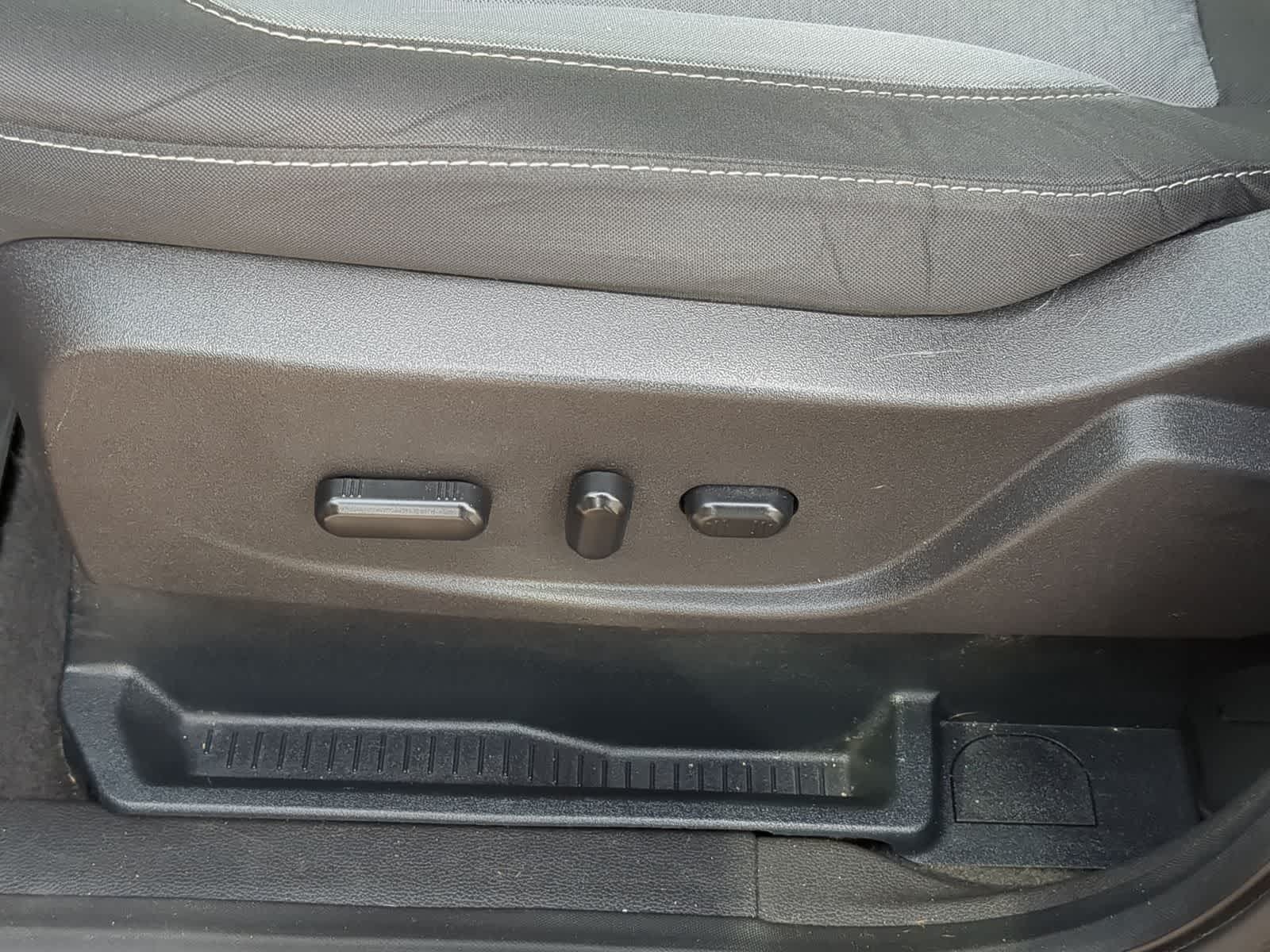 Thumbnail: 2017 Ford Escape - 19