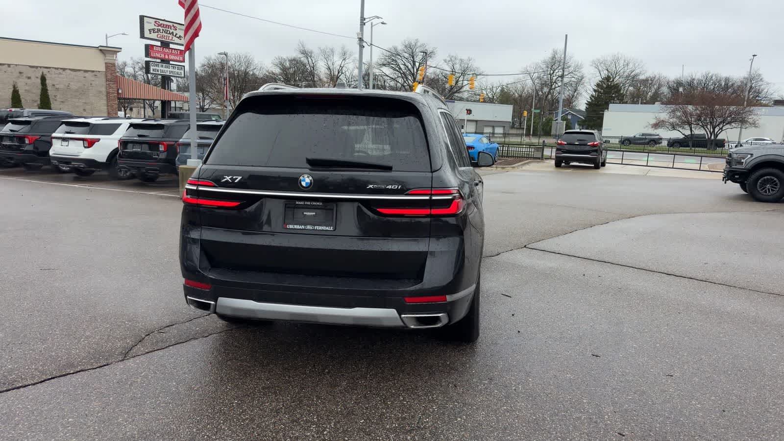Thumbnail: 2023 BMW X7 - 10