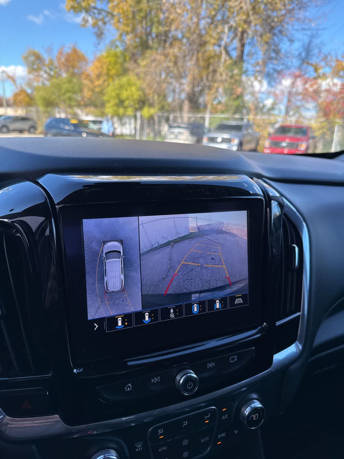 Thumbnail: 2020 Chevrolet Traverse - 18