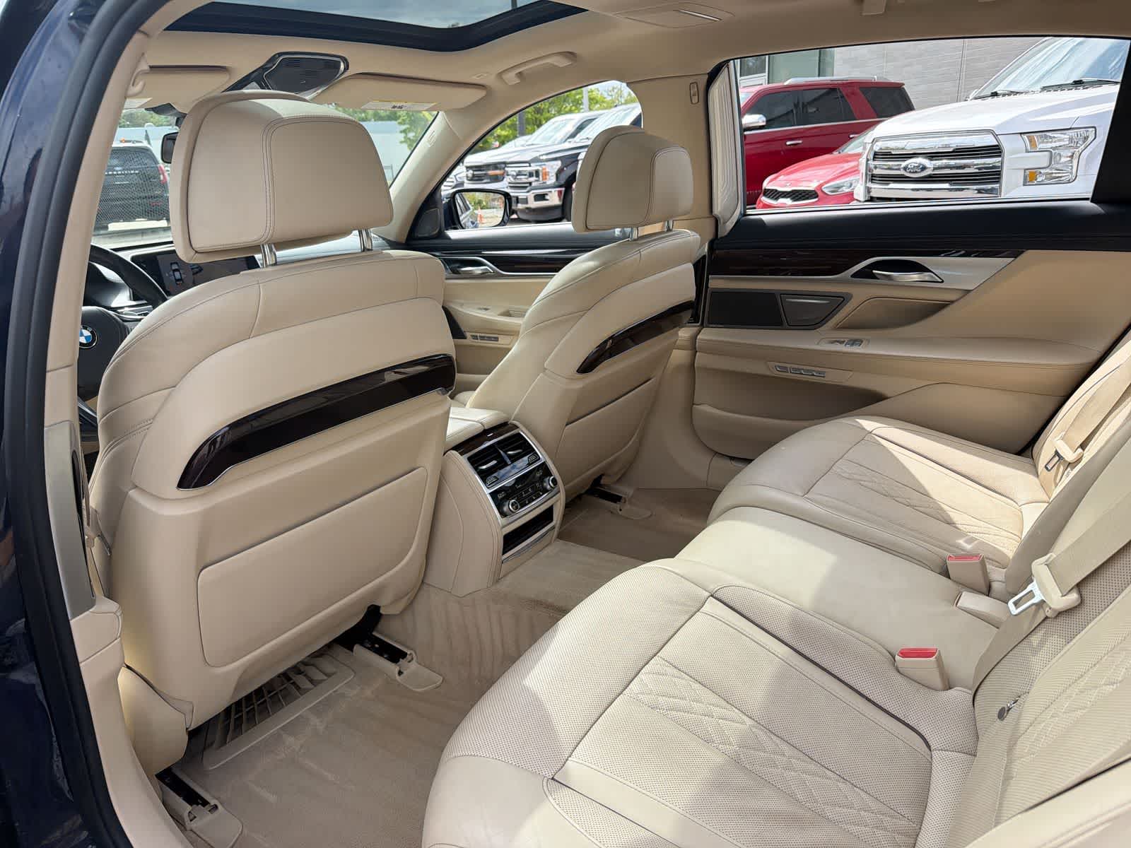 Thumbnail: 2016 BMW 7 Series - 24