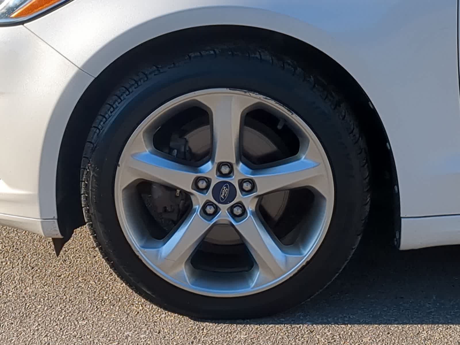 Thumbnail: 2013 Ford Fusion - 18