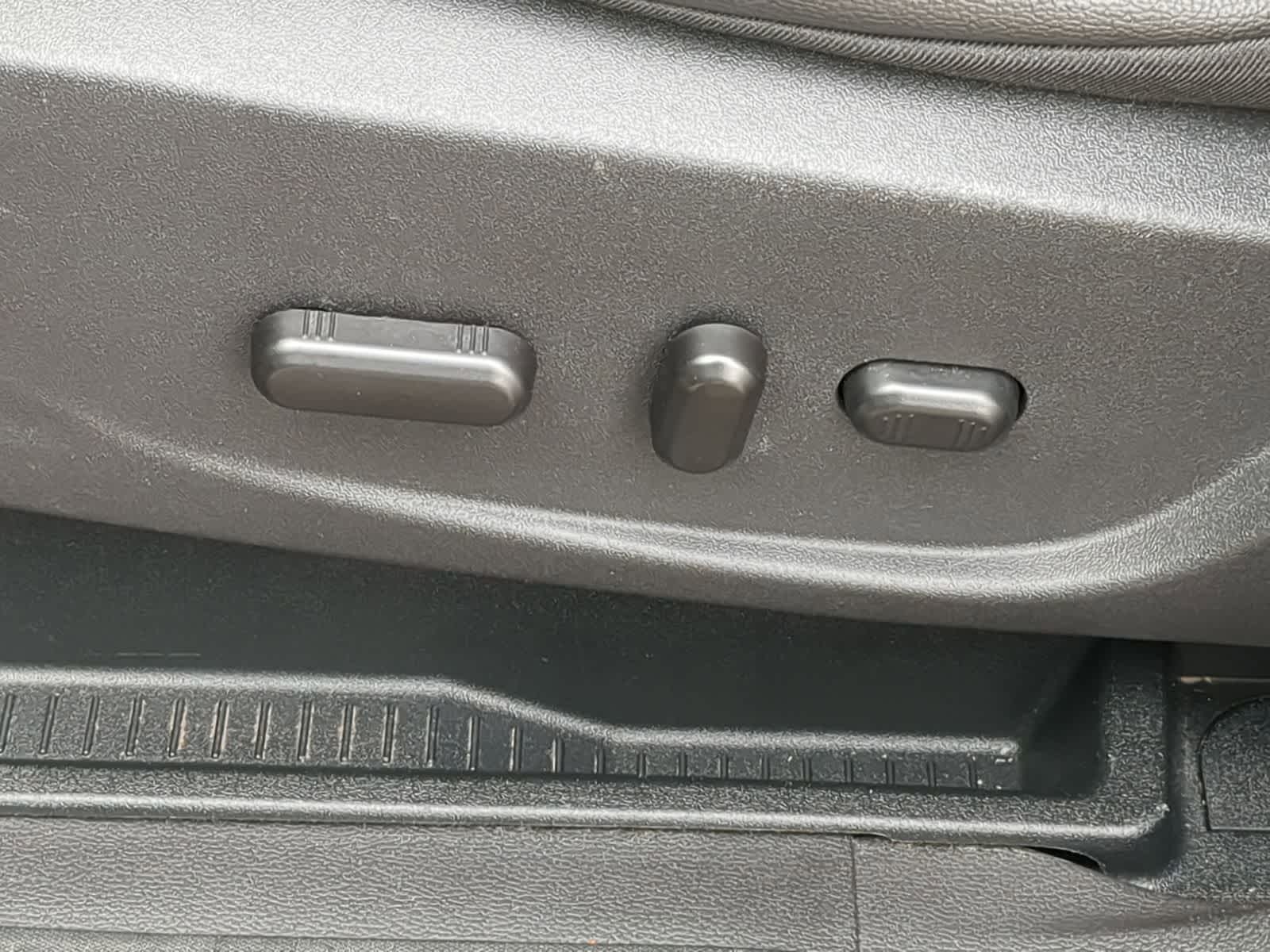 Thumbnail: 2017 Ford Escape - 22