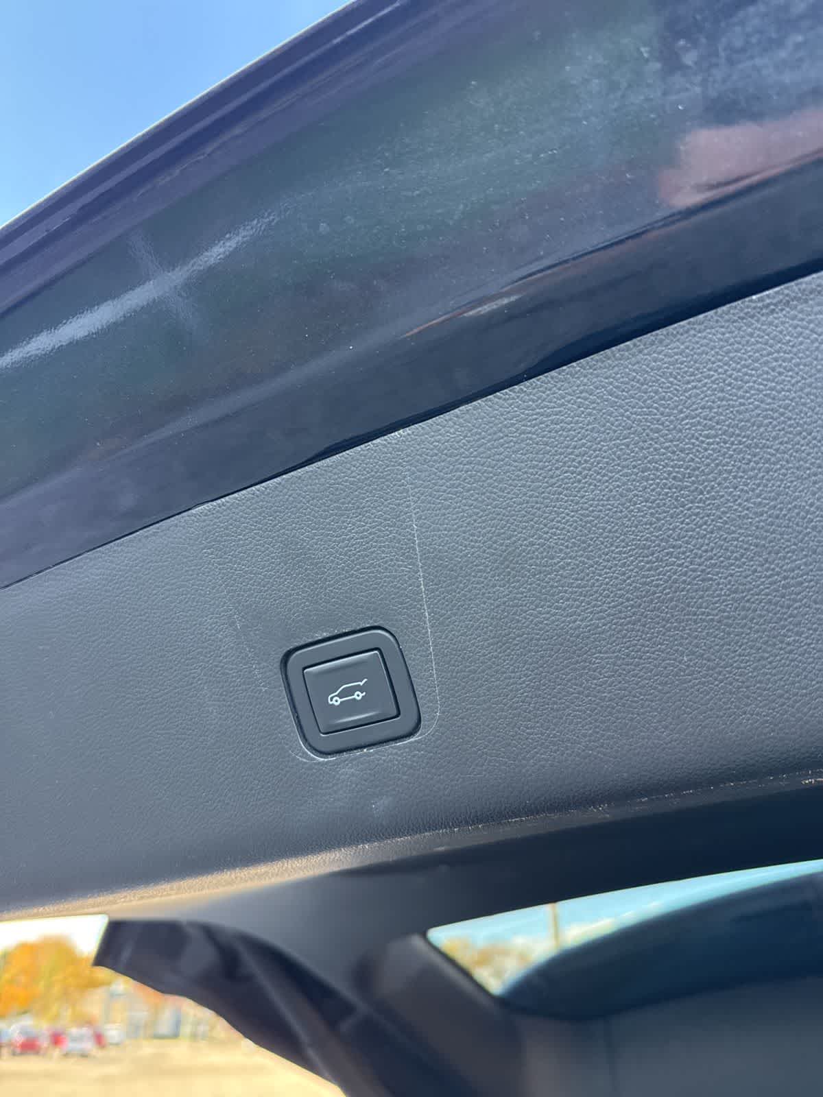 Thumbnail: 2020 Chevrolet Traverse - 28