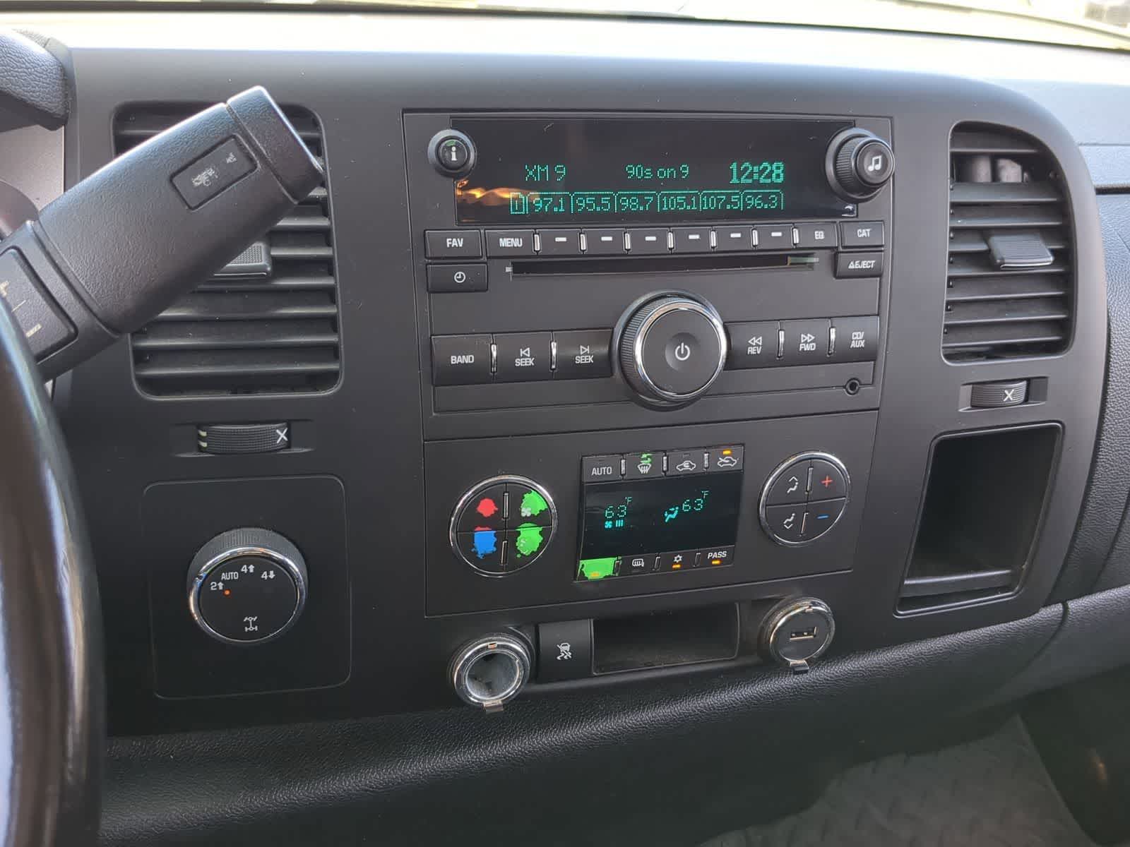 Thumbnail: 2011 Chevrolet Silverado 1500 - 33