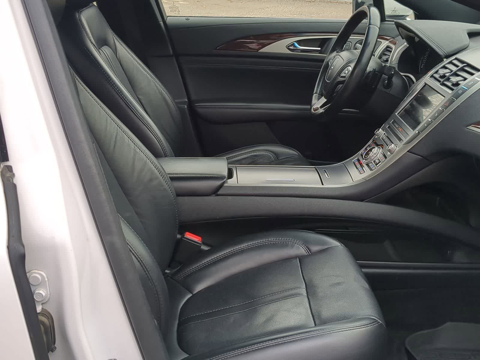 Thumbnail: 2020 Lincoln MKZ - 25