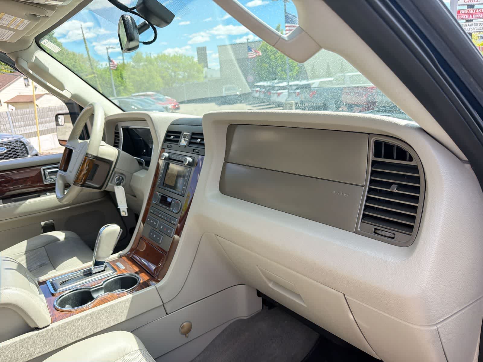 Thumbnail: 2013 Lincoln Navigator - 20