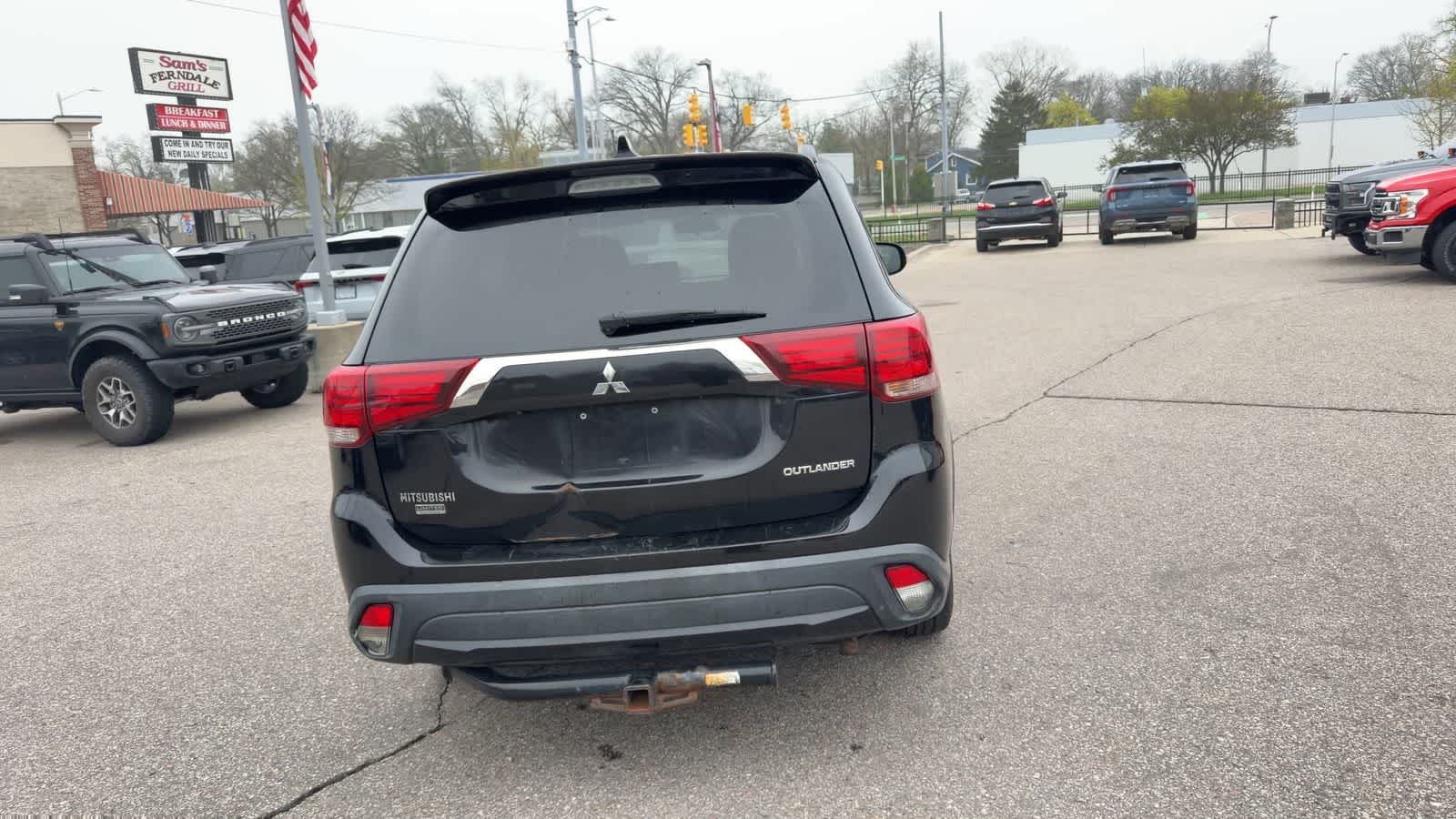 Thumbnail: 2018 Mitsubishi Outlander - 9