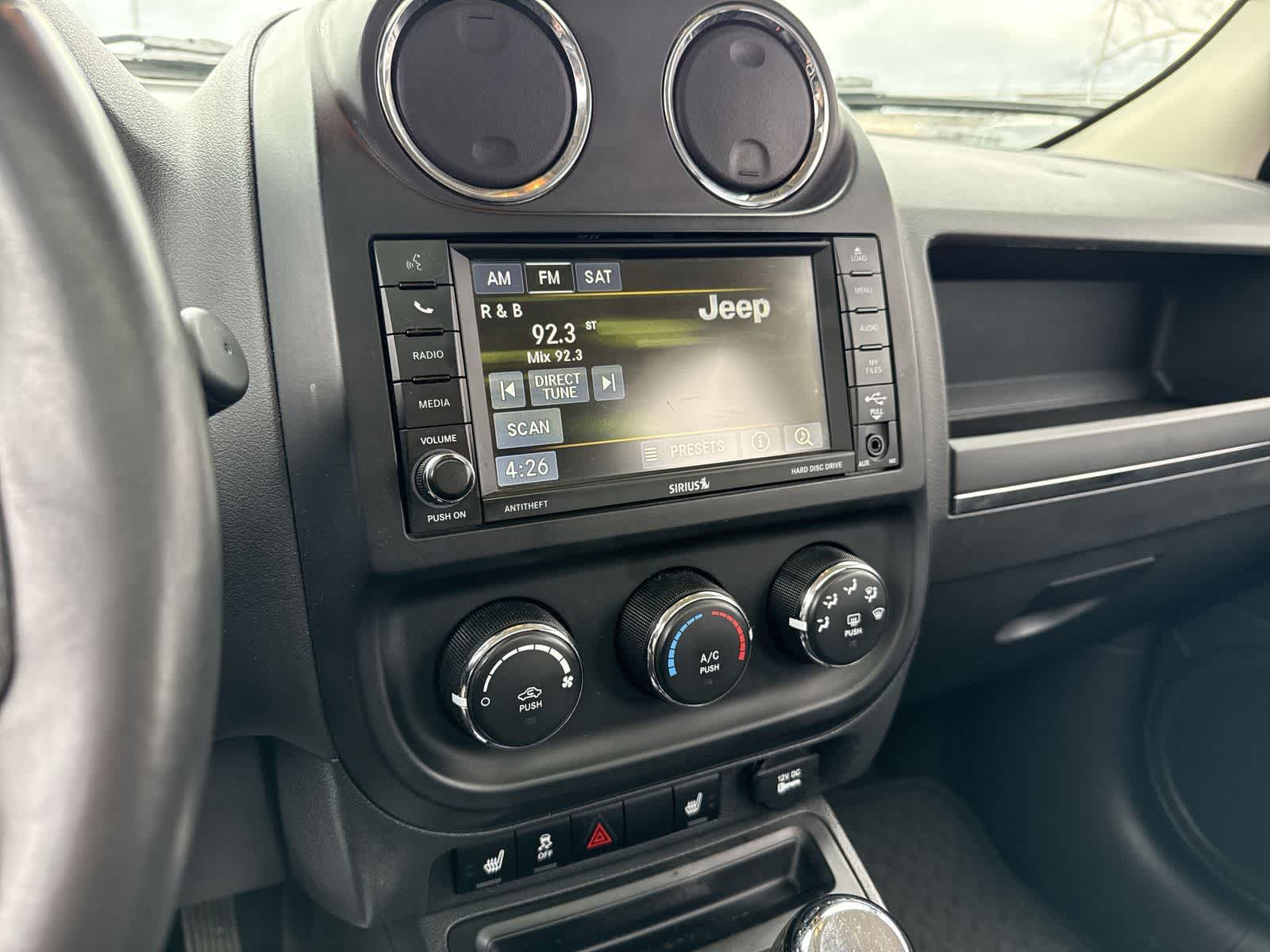 Thumbnail: 2017 Jeep Patriot - 32