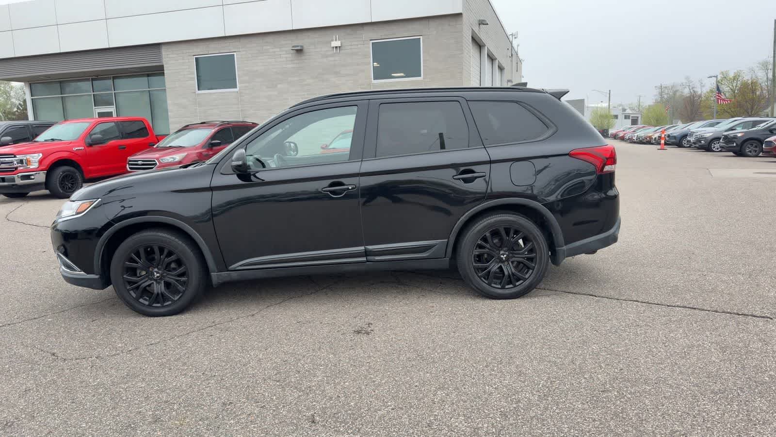Thumbnail: 2018 Mitsubishi Outlander - 6