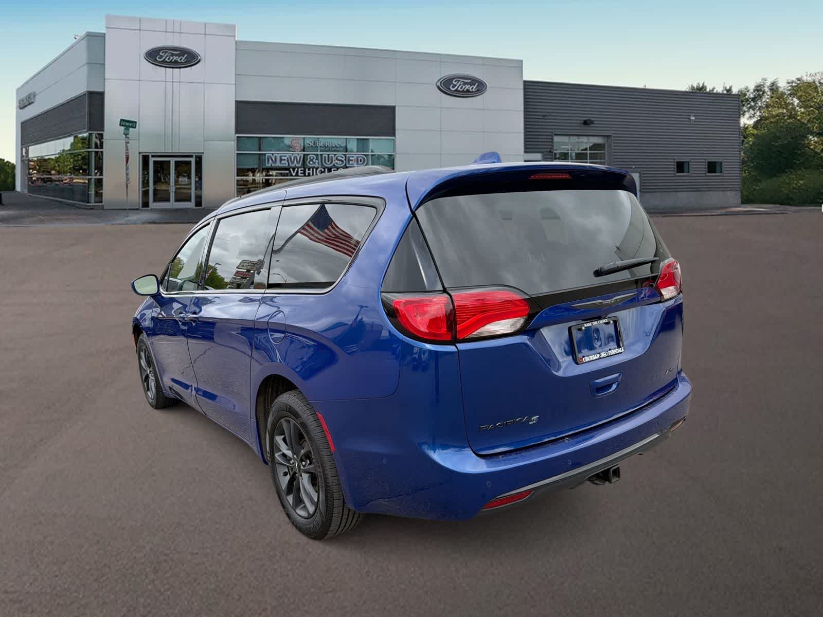 Thumbnail: 2020 Chrysler Pacifica - 8