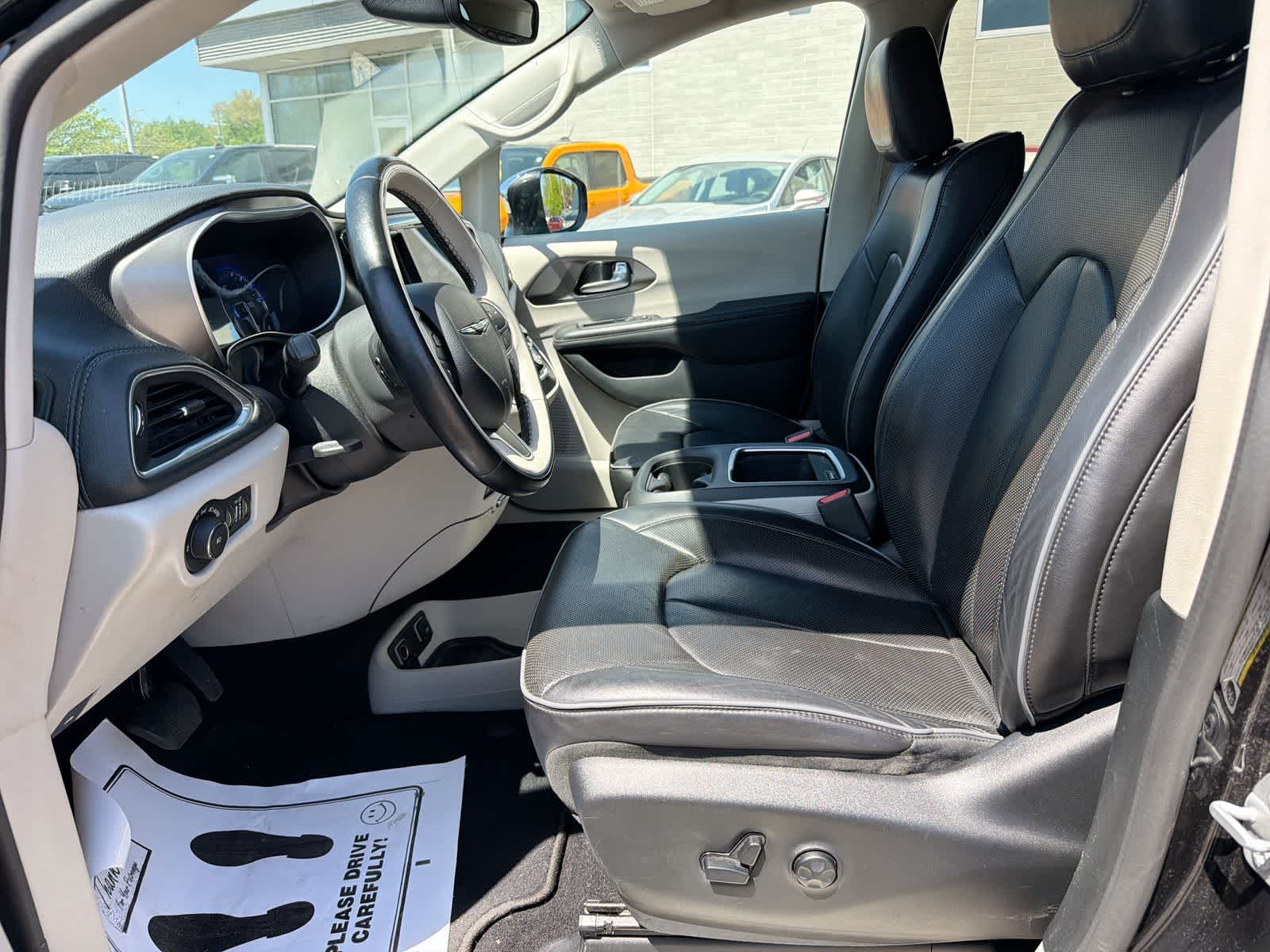 Thumbnail: 2018 Chrysler Pacifica - 11