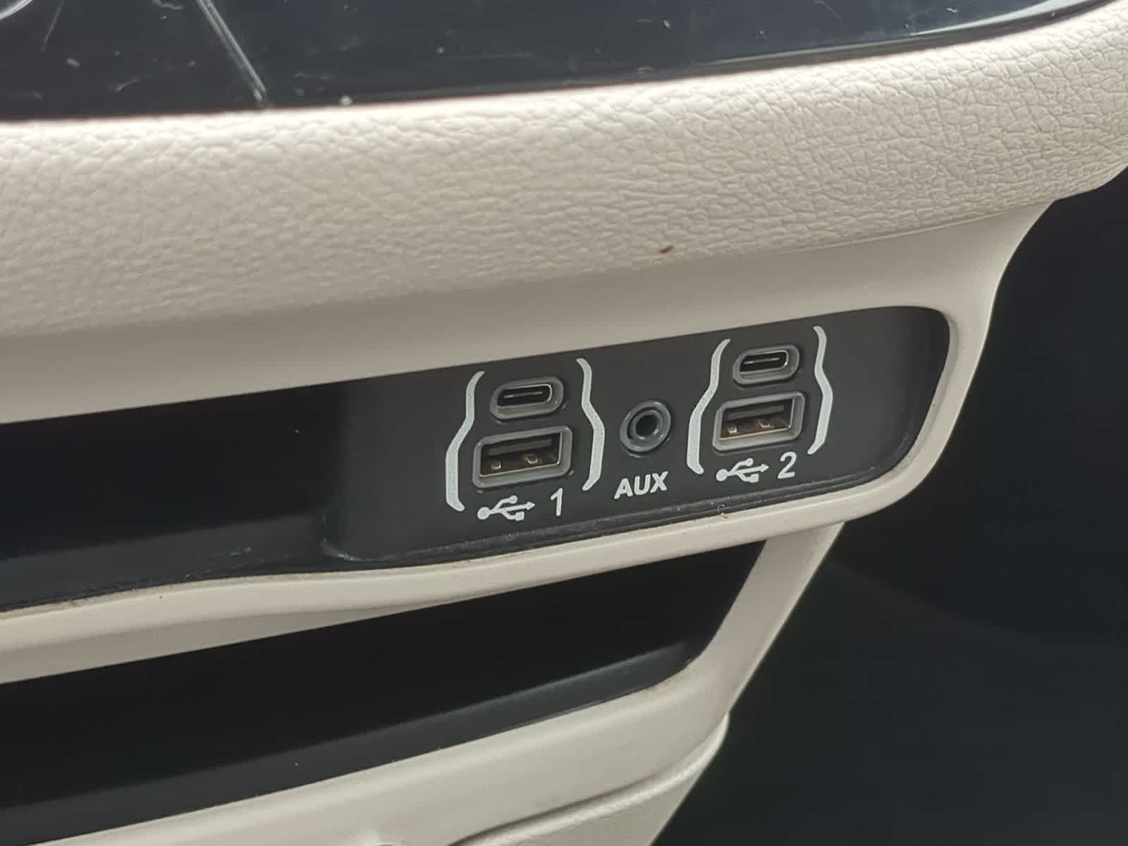 Thumbnail: 2021 Chrysler Pacifica - 37