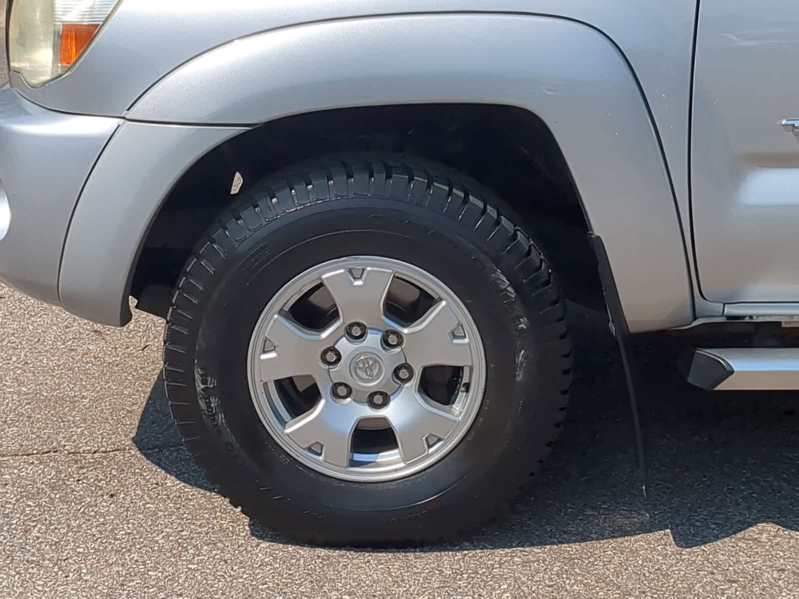 Thumbnail: 2011 Toyota Tacoma - 15