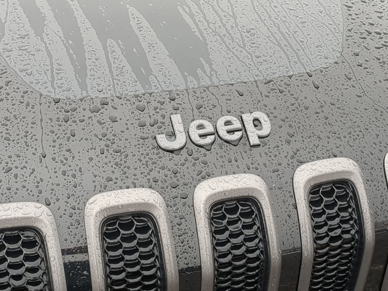 Thumbnail: 2018 Jeep Cherokee - 16